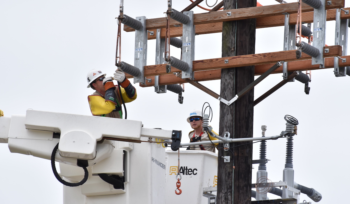You are currently viewing Entergy Mississippi Installs New Equipment to Minimize Outages